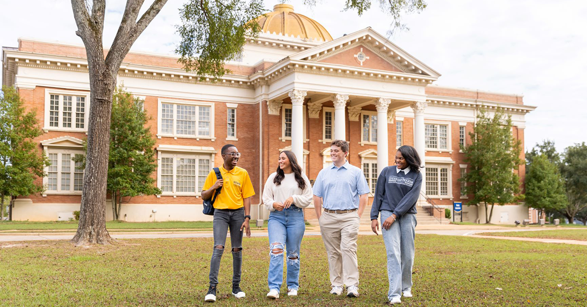 GSW students in front of Wheatley Administration